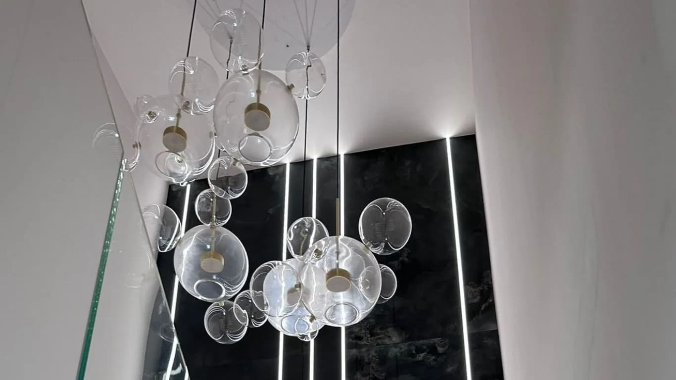 Niestandardowe Montaże